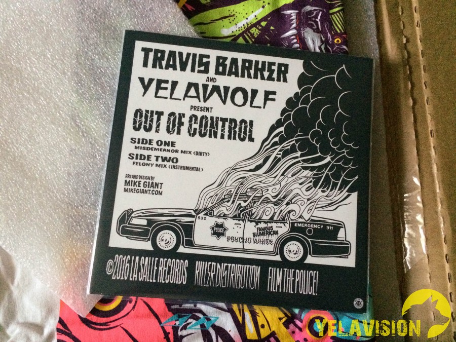 Распаковка: Комплект мерчендайза от Out of Control от Yelawolf'а и Трэвиса Баркера